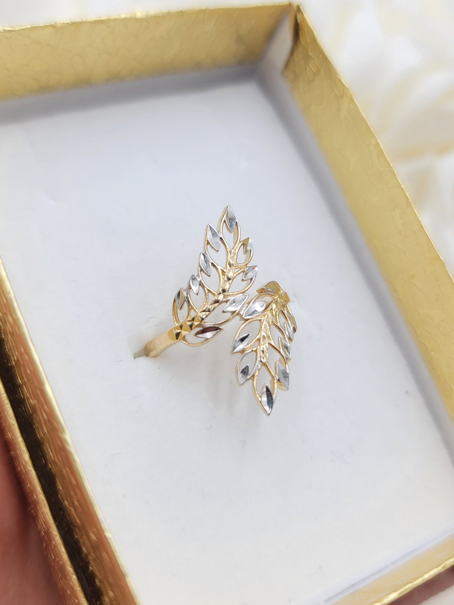 14k Gold Olive Leaf Sparkling Ring