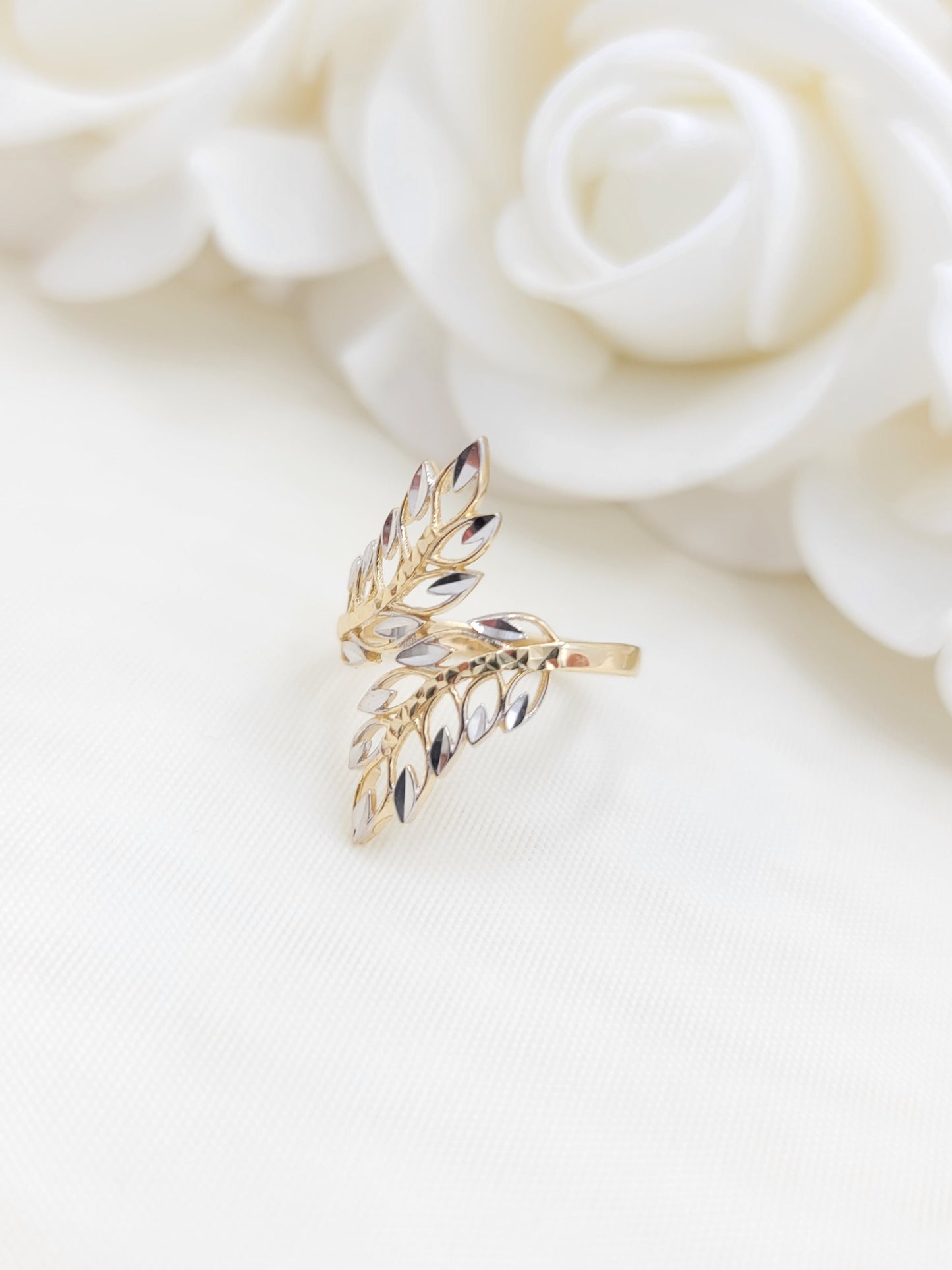 14k Gold Olive Leaf Sparkling Ring