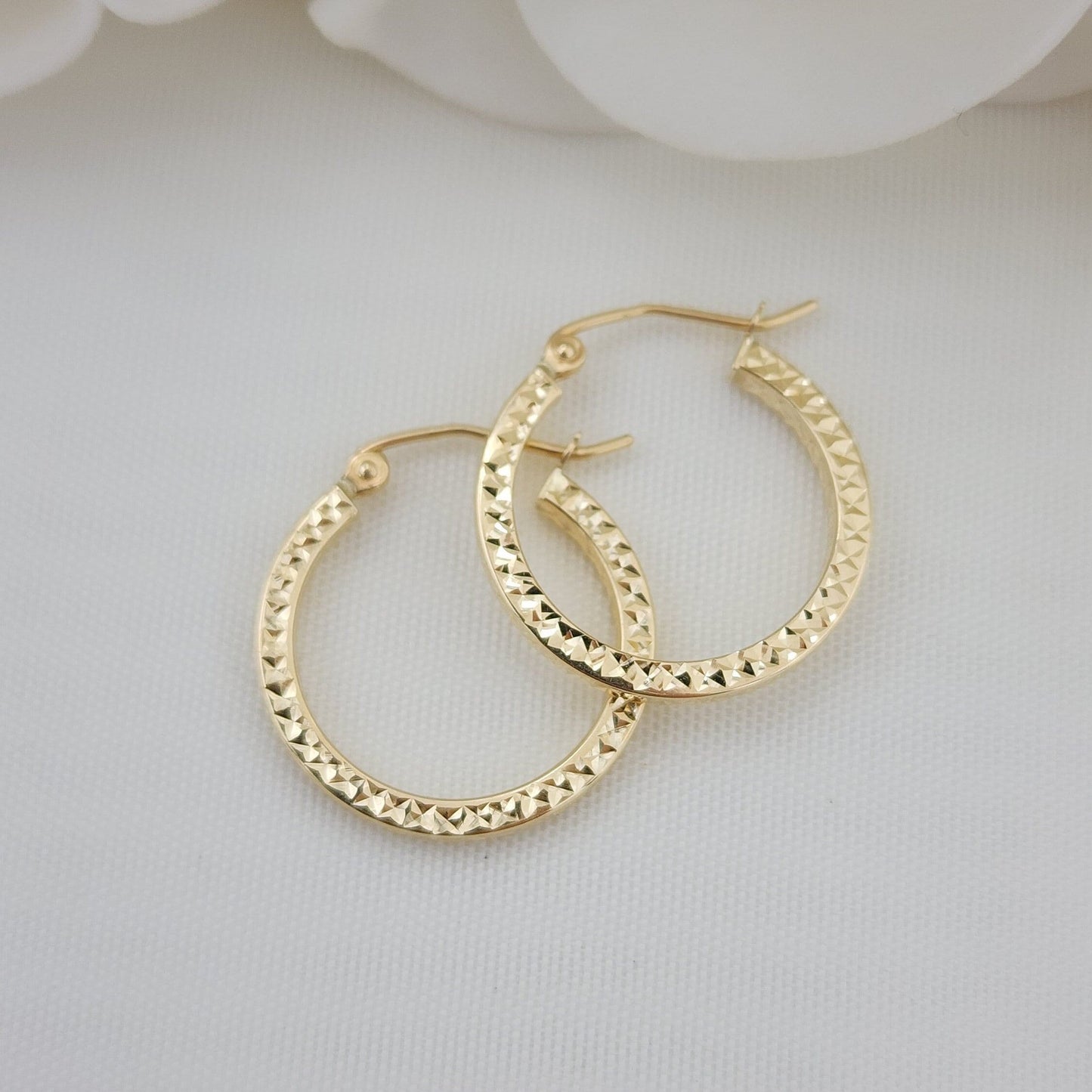 20mm Diamond Cut 14k Gold Hoop Earrings - 2x2 mm Thick - Shiny and modern - For Her