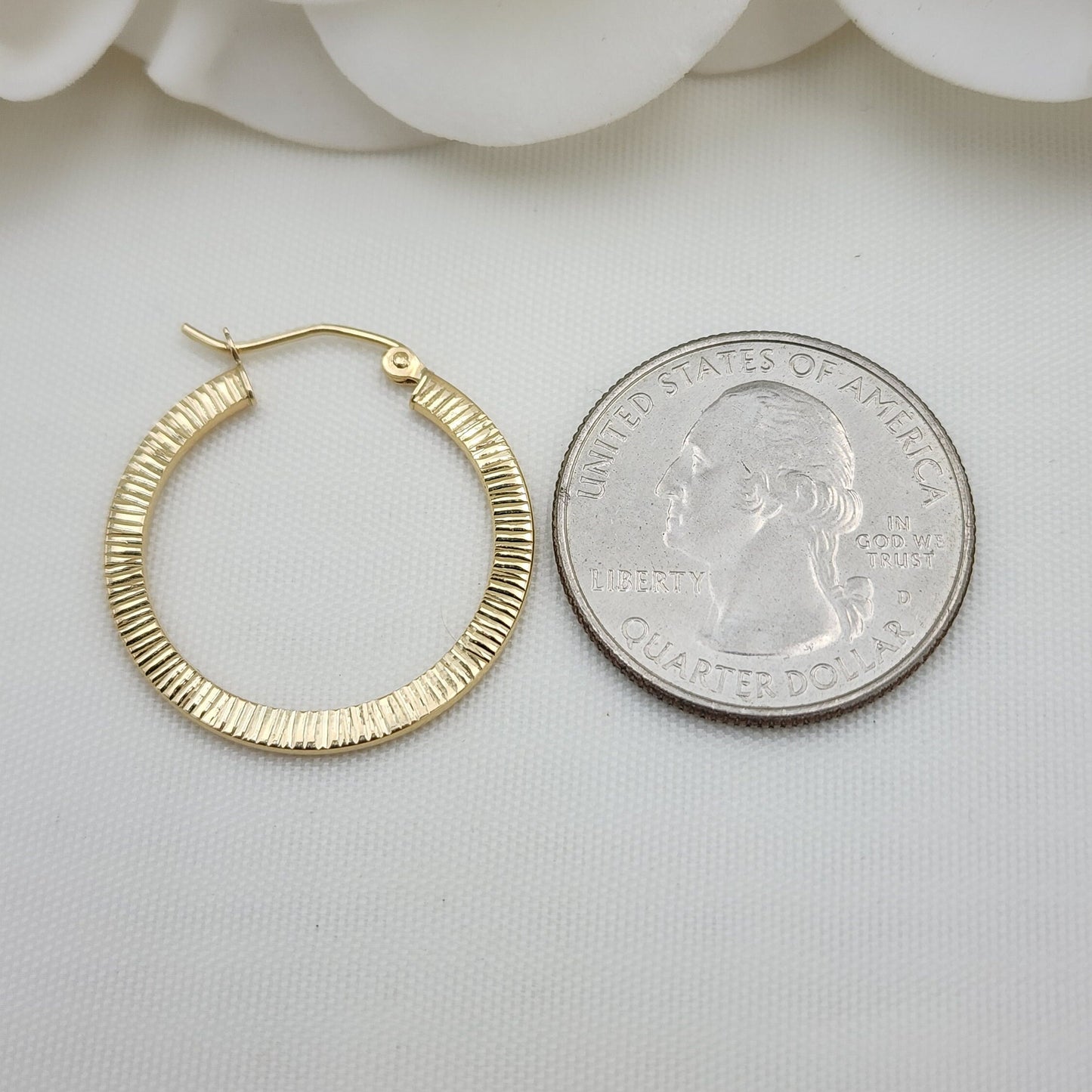 25MM 14k Gold Shiny Diamond Cut Hoop Earrings - 1 Inch - 2.5 mm Thick