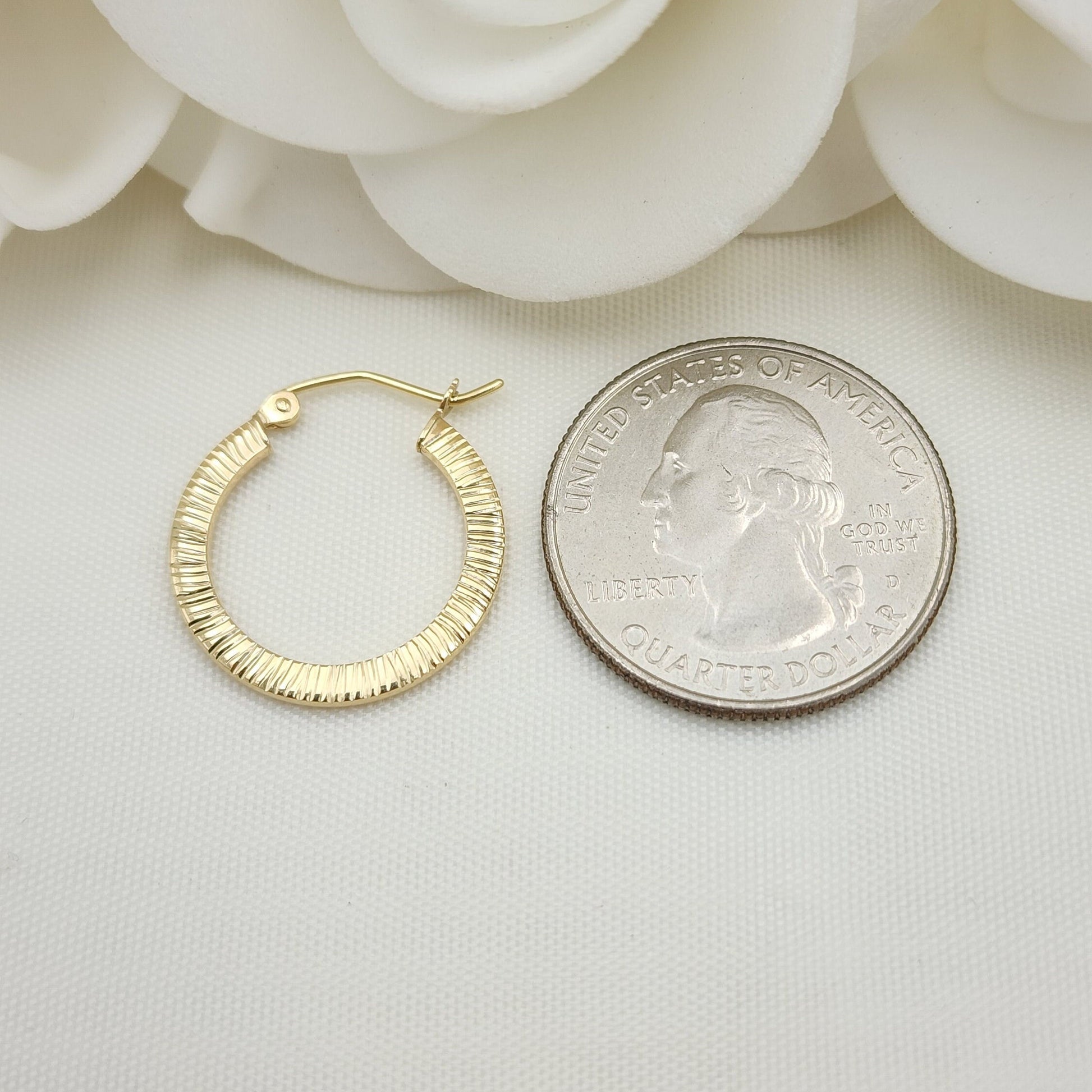 20MM 14k Gold Shiny Diamond Cut Hoop Earrings - 3/4 Inch - 2.5 mm Thick - For Her - Modern Jewelry