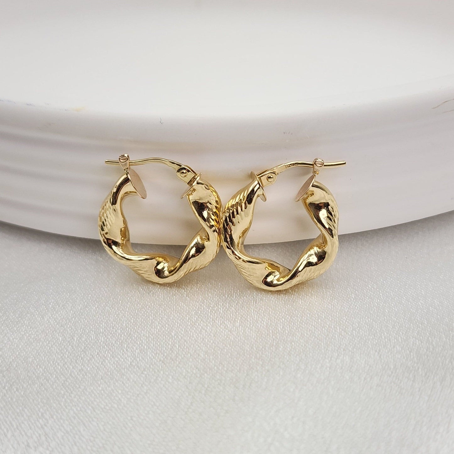 Chunky 14k Small Twisted Hoops Earrings - 5mm Thick - 18.5mm - Elegant & Versatile