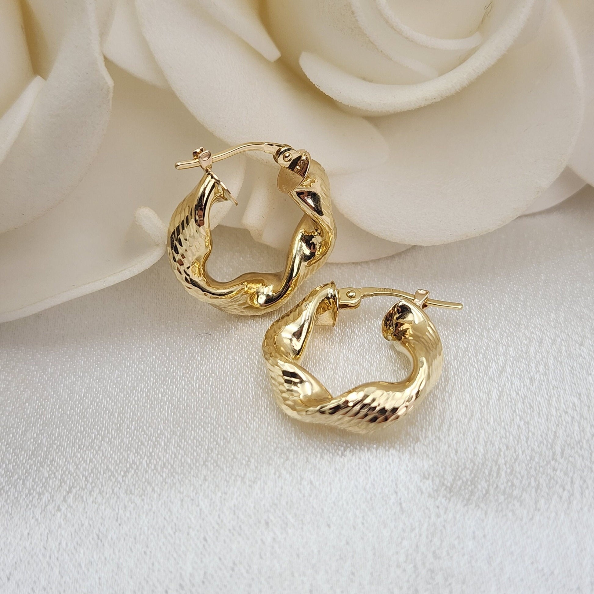 Chunky 14k Small Twisted Hoops Earrings - 5mm Thick - 18.5mm - Elegant & Versatile