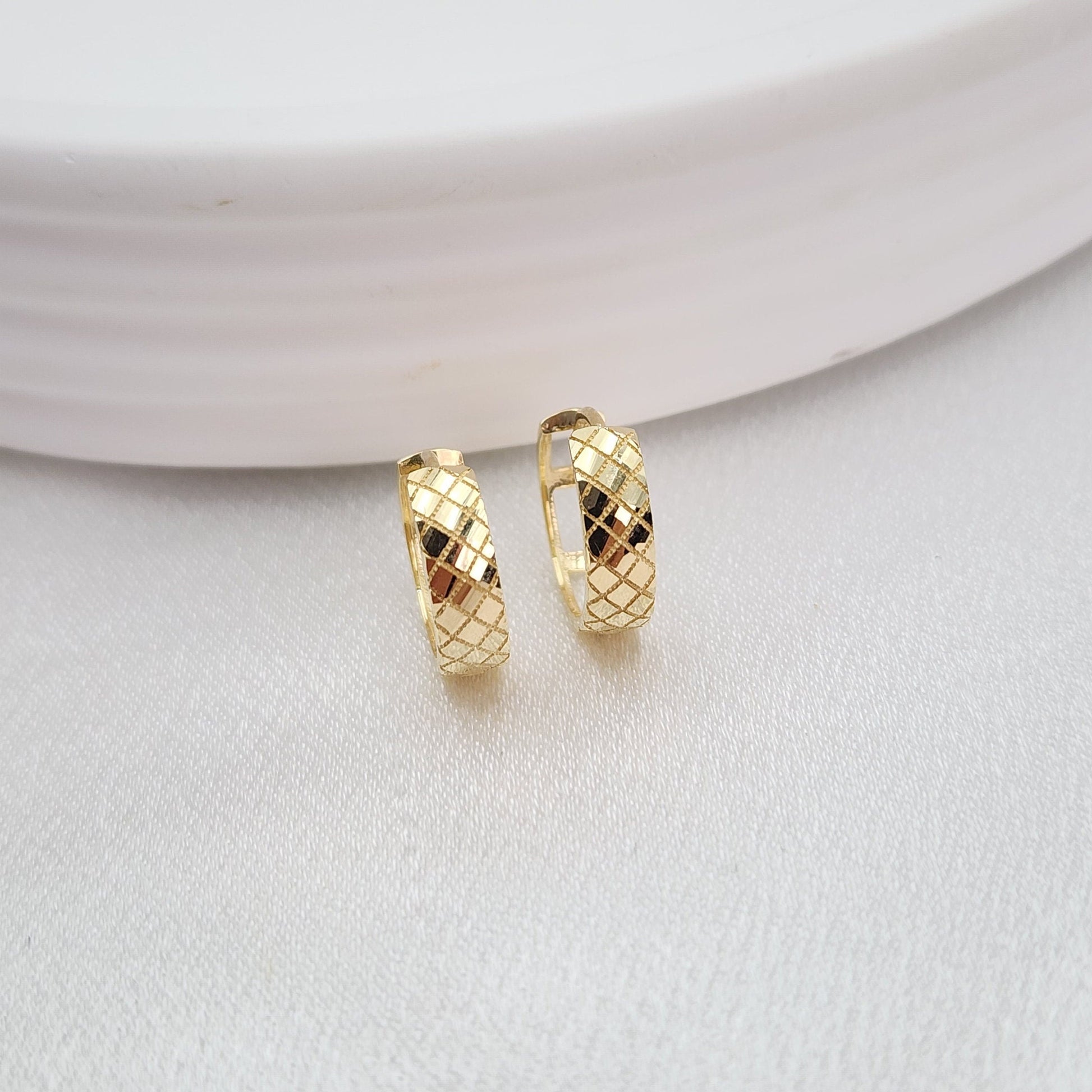 14k Gold Small Shiny Huggies Earrings - 4mm Thick - 13mm - Perfect For Everyday - Shiny & Comfortable