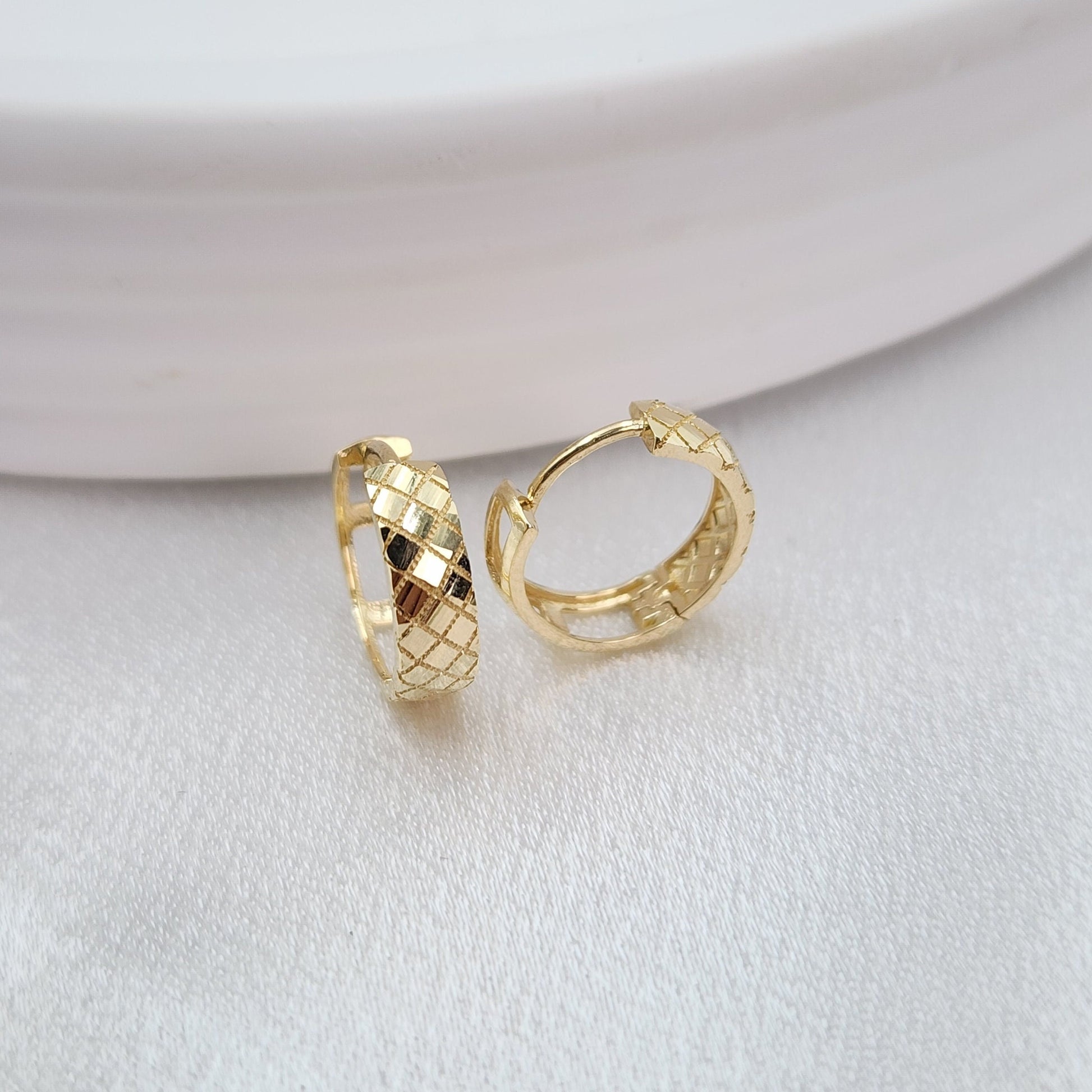 14k Gold Small Shiny Huggies Earrings - 4mm Thick - 13mm - Perfect For Everyday - Shiny & Comfortable