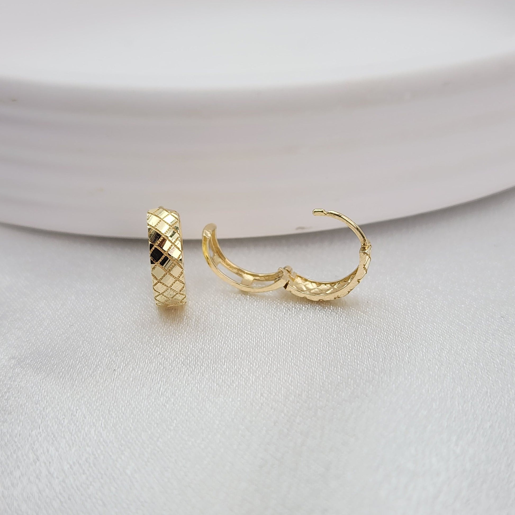 14k Gold Small Shiny Huggies Earrings - 4mm Thick - 13mm - Perfect For Everyday - Shiny & Comfortable