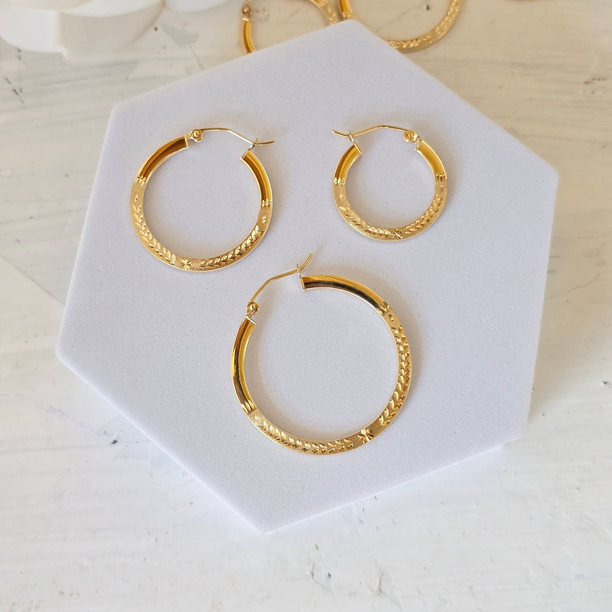 20mm, 25mm 30mm 14k Gold Diamond Cut Hoop Earrings - Fine Jewelry - Real Gold - For Her