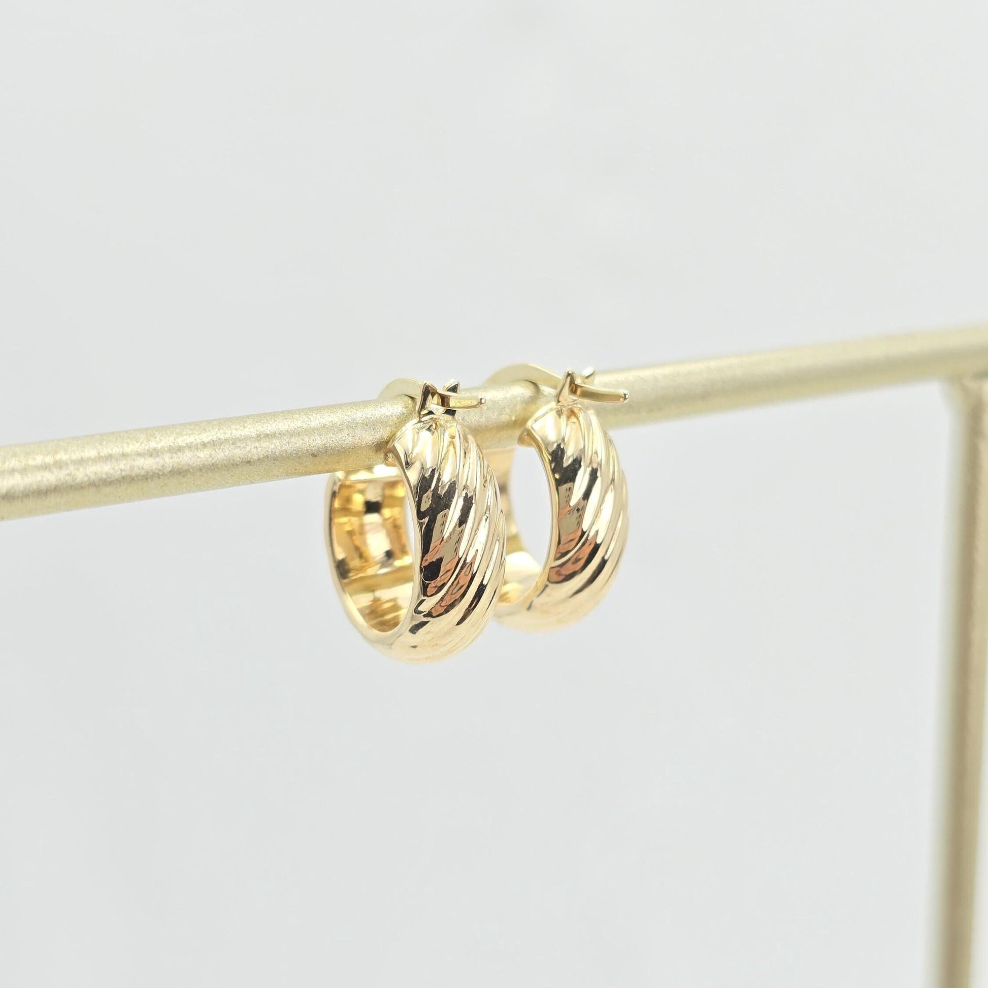 Thick 14k Gold Ondulated Hoop Earrings - 6MM Thick - 16mm - Real Gold Hoops For Her - Elegant & Versatile