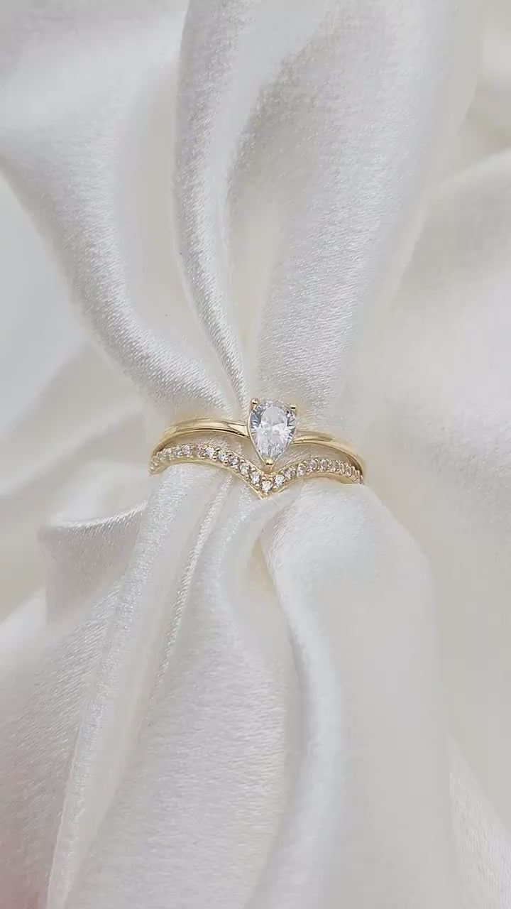 Solid 14k Gold Doble Chevron Pear CZ Ring - Modern Jewelry - Gold Band - Unique Jewelry