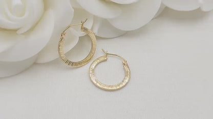 20MM 14k Gold Shiny Diamond Cut Hoop Earrings - 3/4 Inch - 2.5 mm Thick - For Her - Modern Jewelry